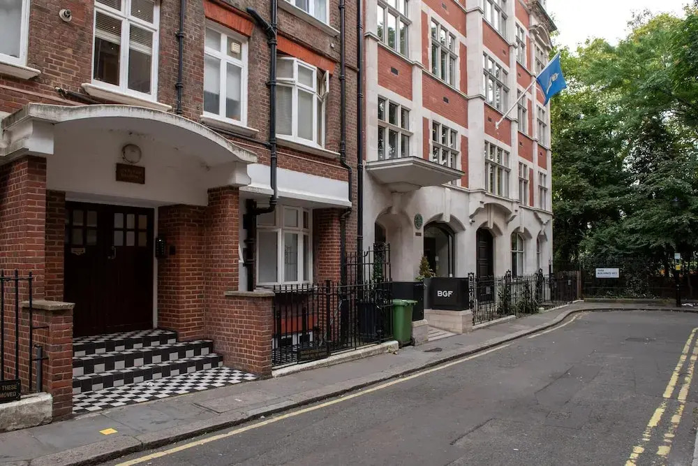 Lovely Charing Cross Apartment