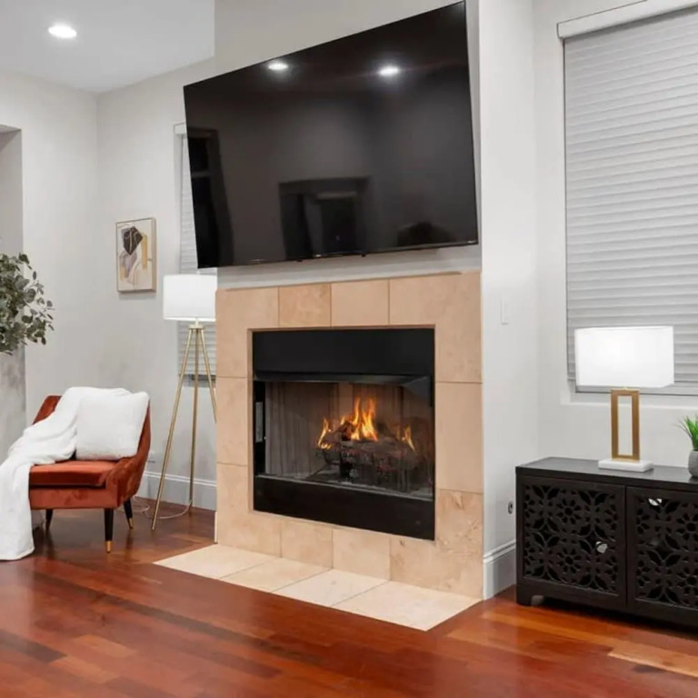 Luxurious 8 Bed Retreat State of the Art Theater