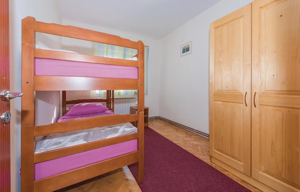 Three-Bedroom Holiday Home In Rozovac