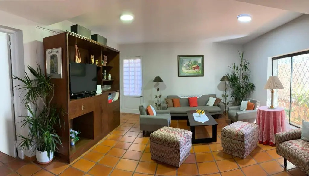 Casa para 12 con garaje, jardín y quincho