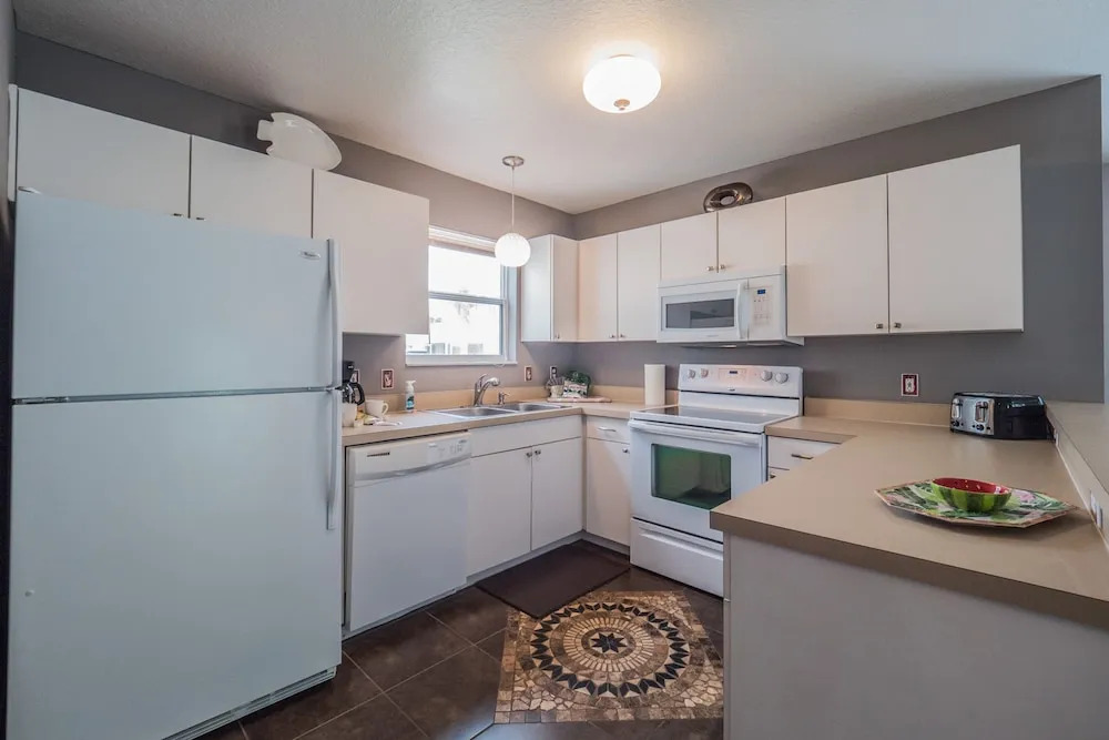Campos Drive 1736 by White Pelican VR