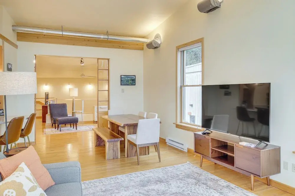 Custom Harborside Loft In the Heart of Ketchikan