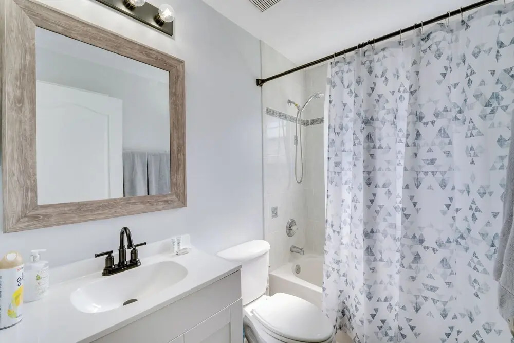 Inviting Home w/ Lanai & Pool in Kissimmee!