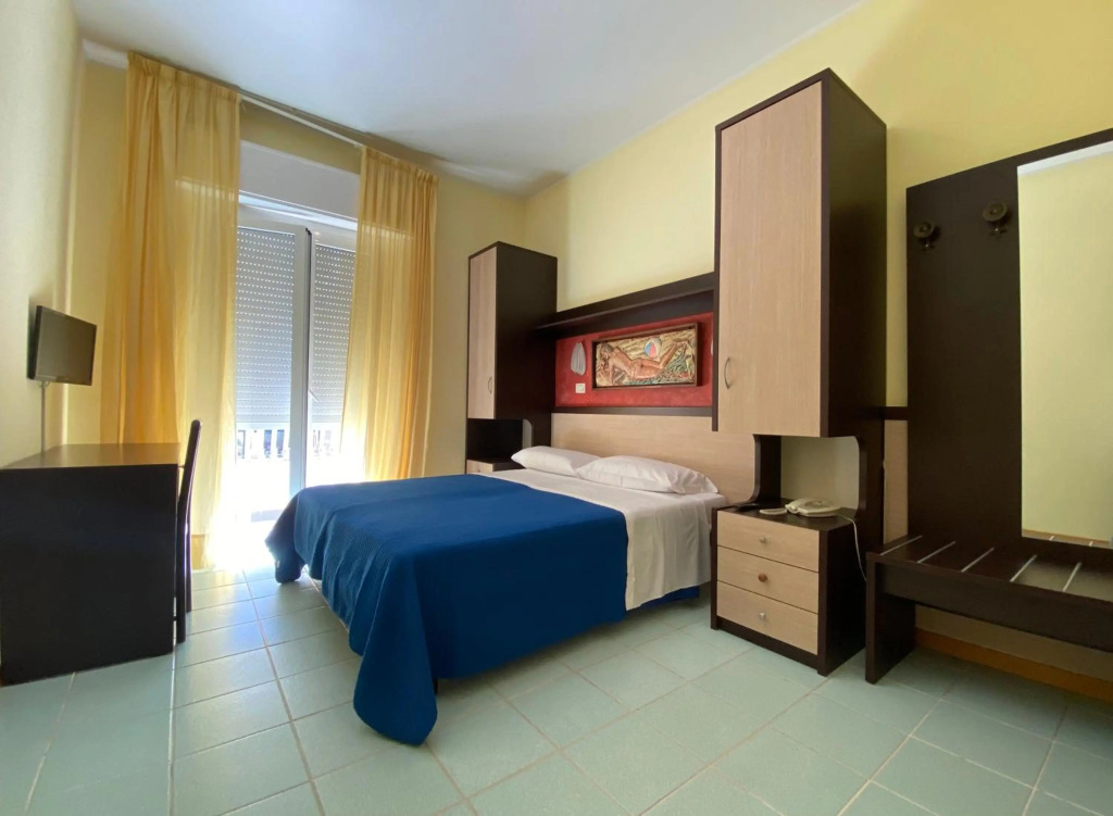 Hotel Plaza con piscina