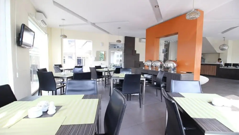 RedDoorz Plus near Keraton Yogyakarta 2