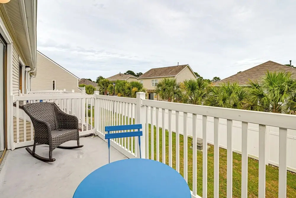 2 Mi to Surfside Beach: Coastal Escape w/ Balcony!