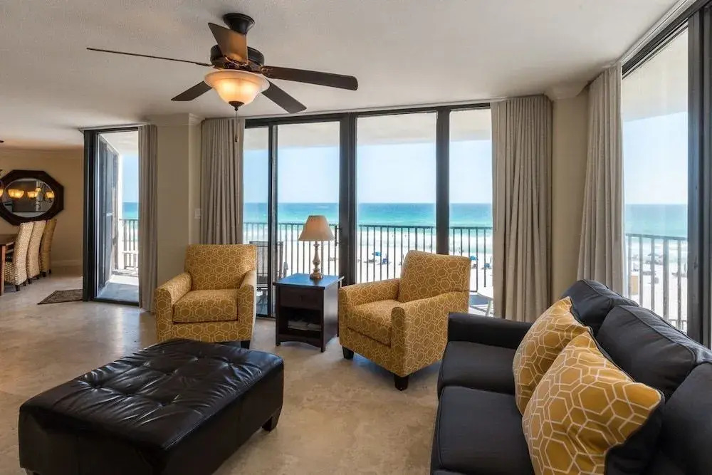 AquaVista East 301 - 3 Br condo by RedAwning