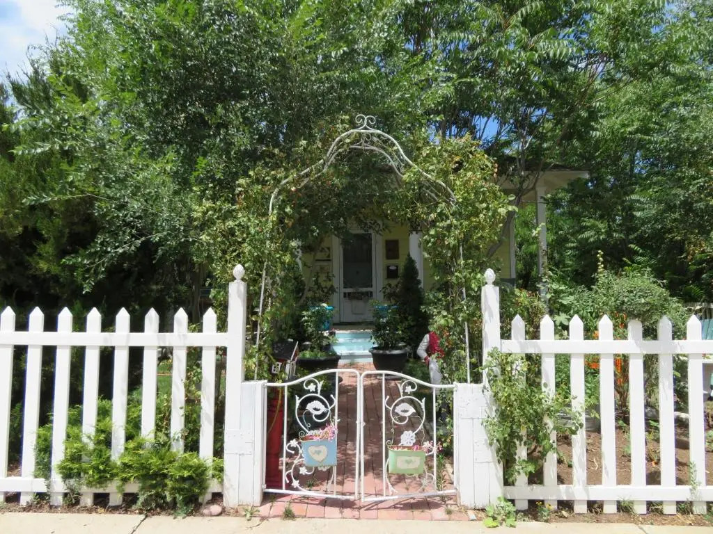 Virginia St Dollhouse