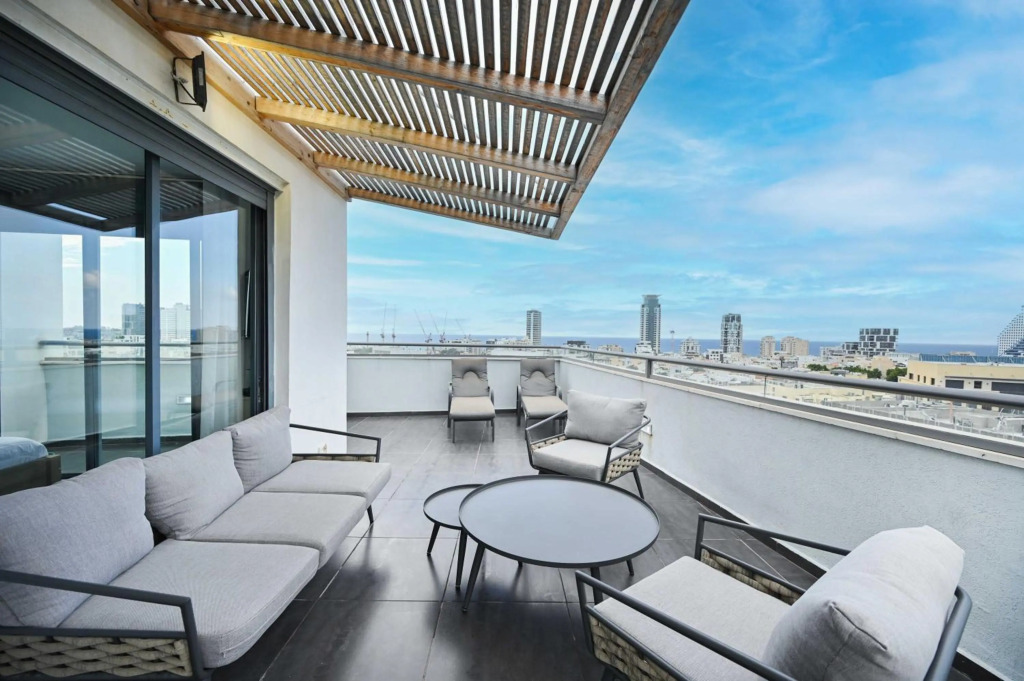 Amazing 2BR Duplex in the city center by HolyGuest