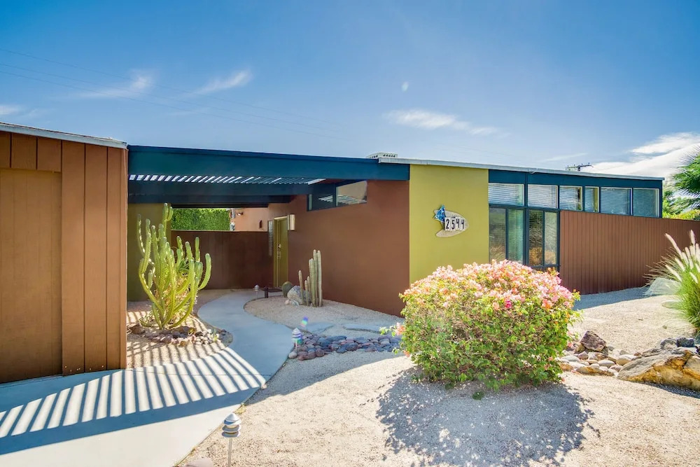 Butterfly Alexander home in Palm Springs Pool and Hot Tub by RedAwning