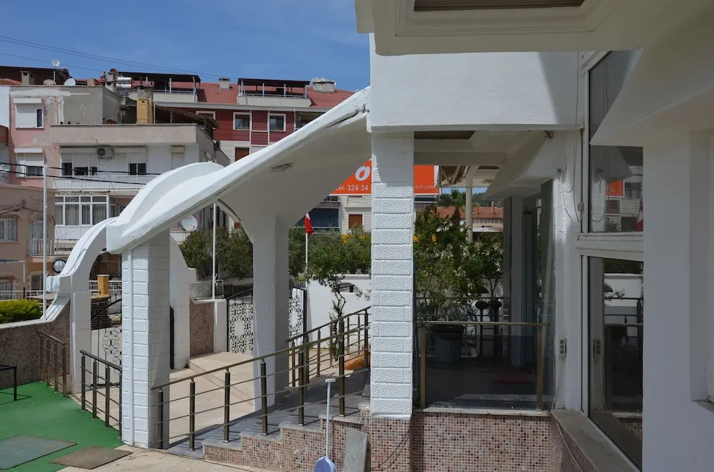 Lavinia Otel