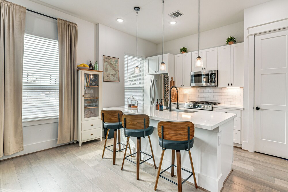 4 Mi to Dtwn: Wfh-friendly Retreat in Houston