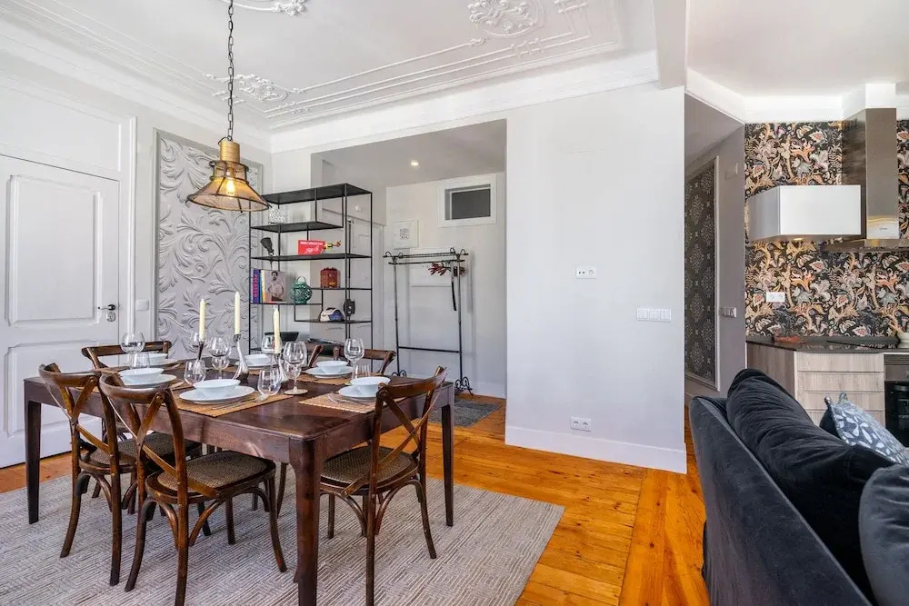 Luxurious Art Deco 3 Br