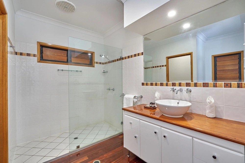 Reeflections Beachfront Holiday House