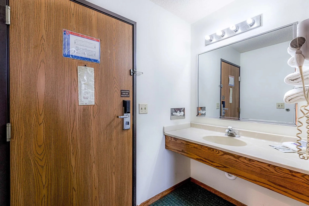 Motel 6 Kewanee, IL