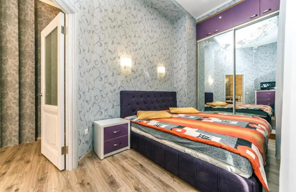 One bedroom. 6 Zankovetskoi St. Near a Khreschatyk