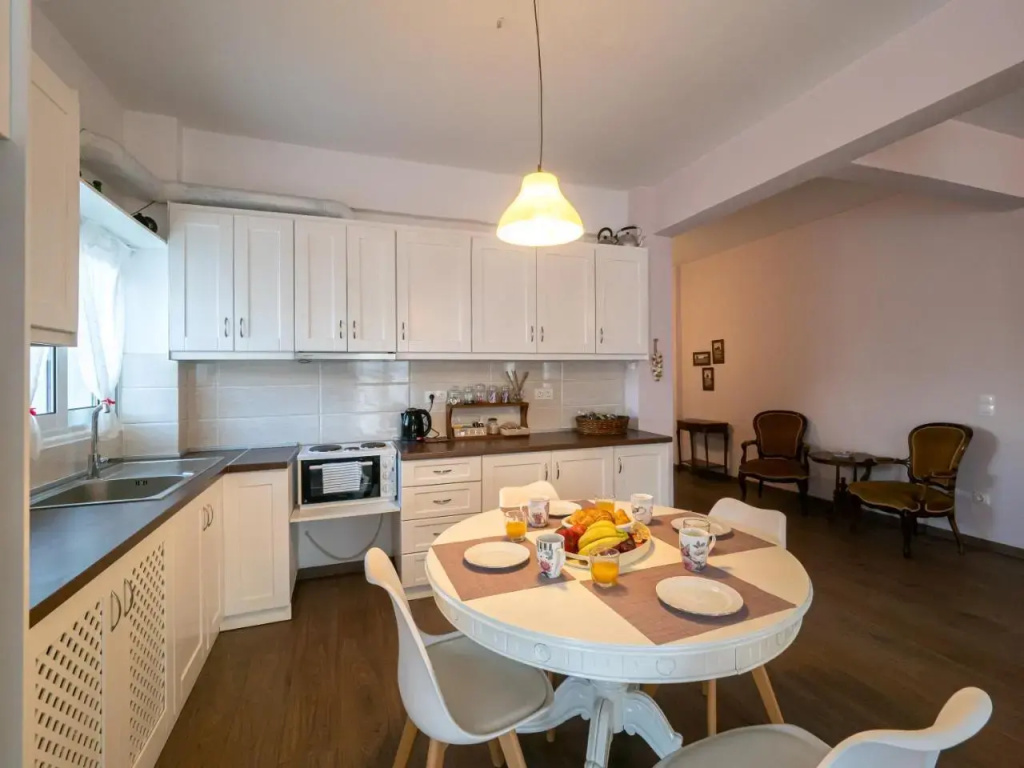 Central & Bright 2BD Apt in Corfu Town near Port