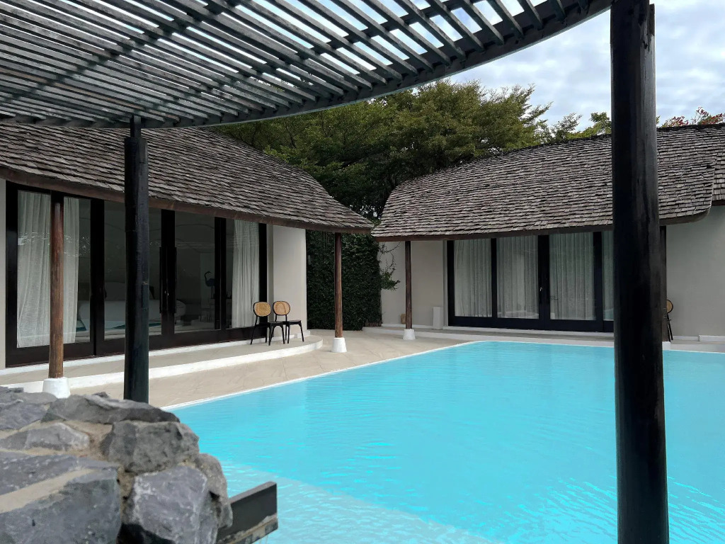 Boribot Pool Resort