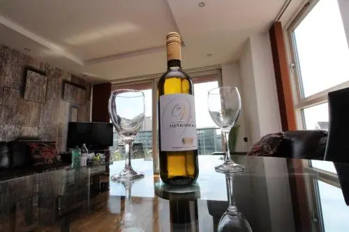 Media City LOWRY Apartment 4 Guests 2 Bed