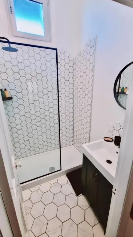 The Pink Bath Pad - 3 bedroom seaside apartment Pets allowed New