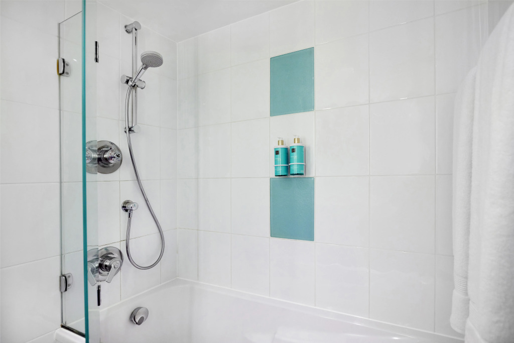 Novotel London West