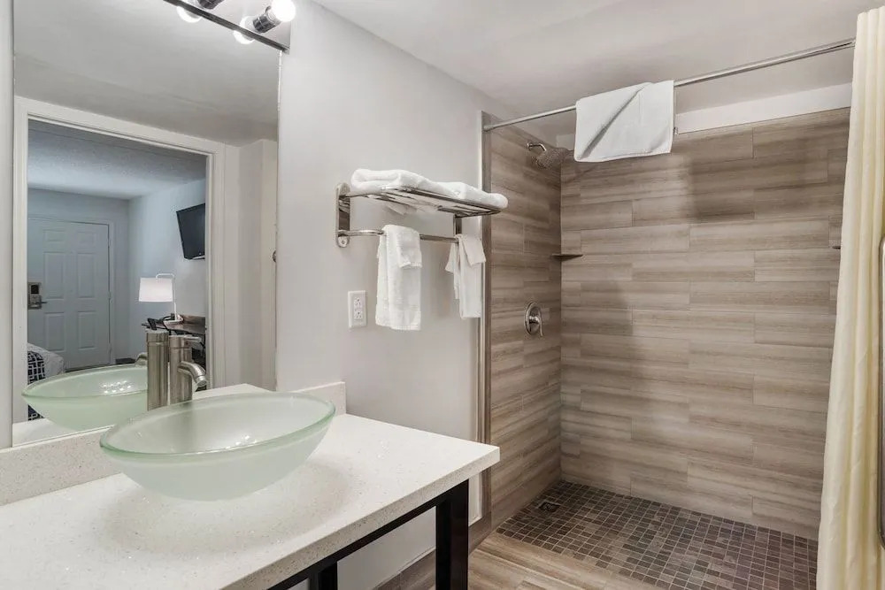 Super 8 by Wyndham Daleville-Fort Novosel