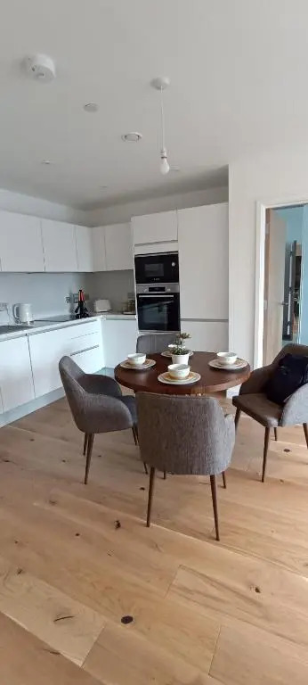 whats she want-- 2beds 2bath apartment