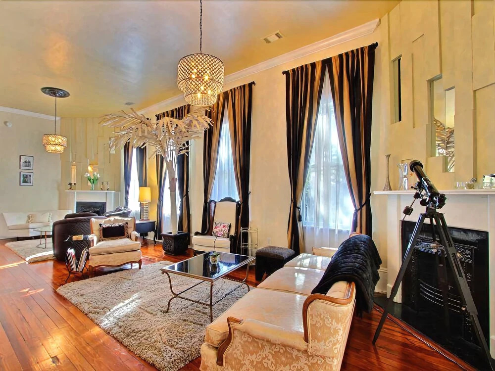 Champagne Suite