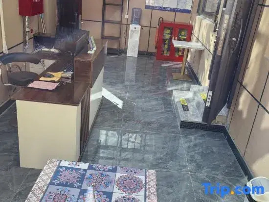 Yaju Homestay Youth Hostel (Dukezong Ancient City East Gate)