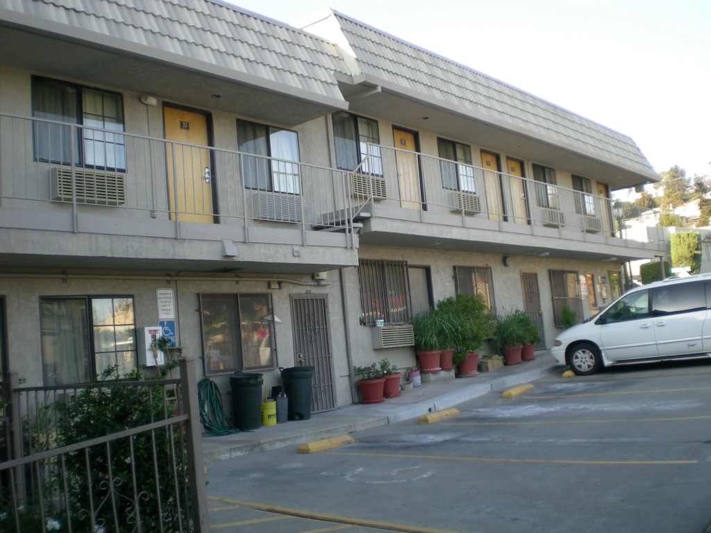 Crown Lodge Motel
