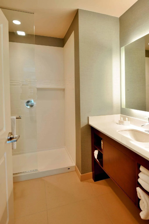 Courtyard by Marriott Omaha Aksarben Village