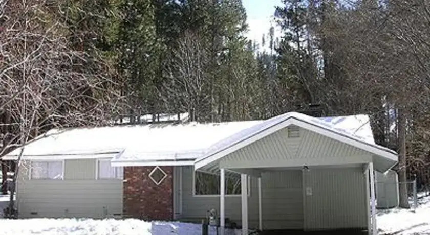 RedAwning June Way Holiday home 1