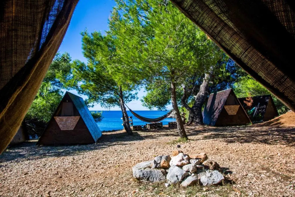 Cast Away - Eco Resort