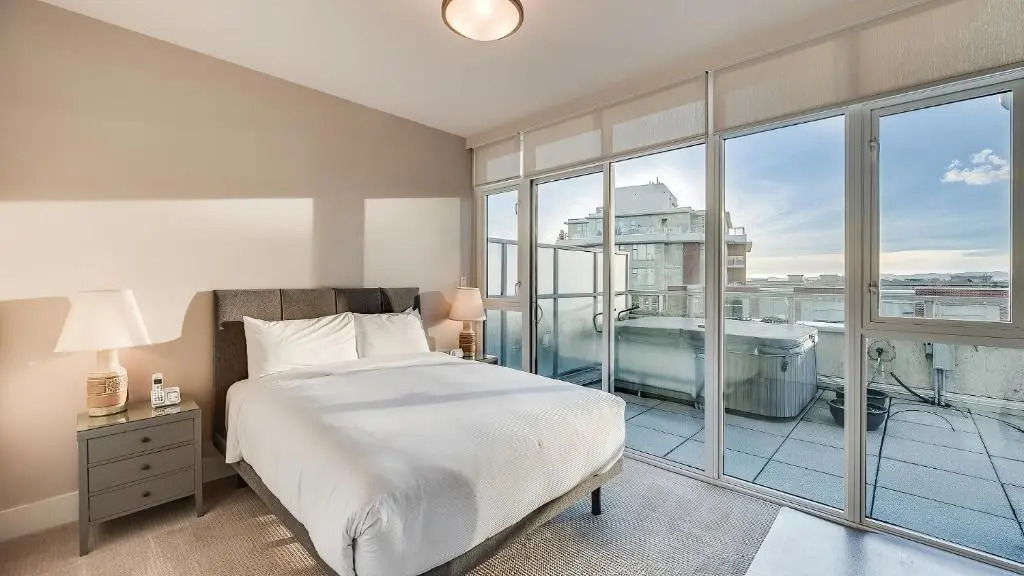 *Prestigious Promontory 2 bedroom w/Ocean Views