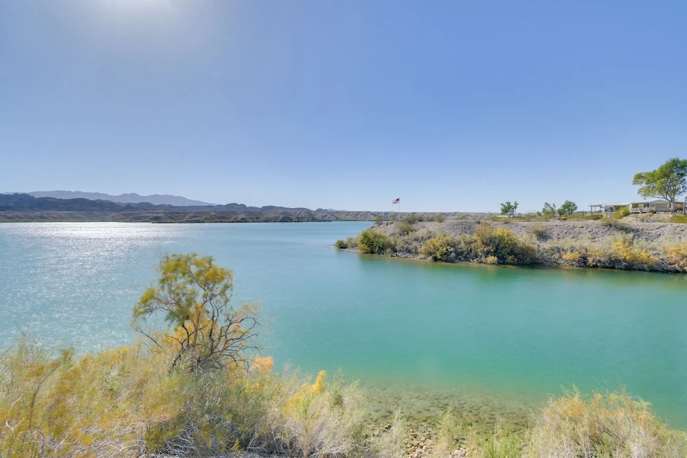 Lake Havasu Cottage: Mountain Views & Beach Access