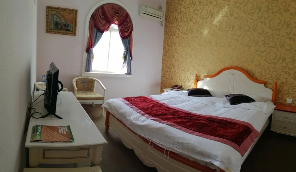 Royal Garden Hotel