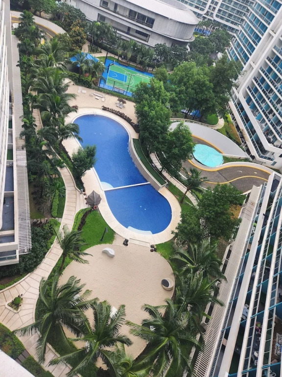 Azure Urban Resort Staycation By Yana
