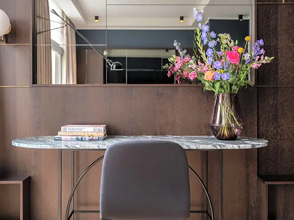 Spinoza Suites