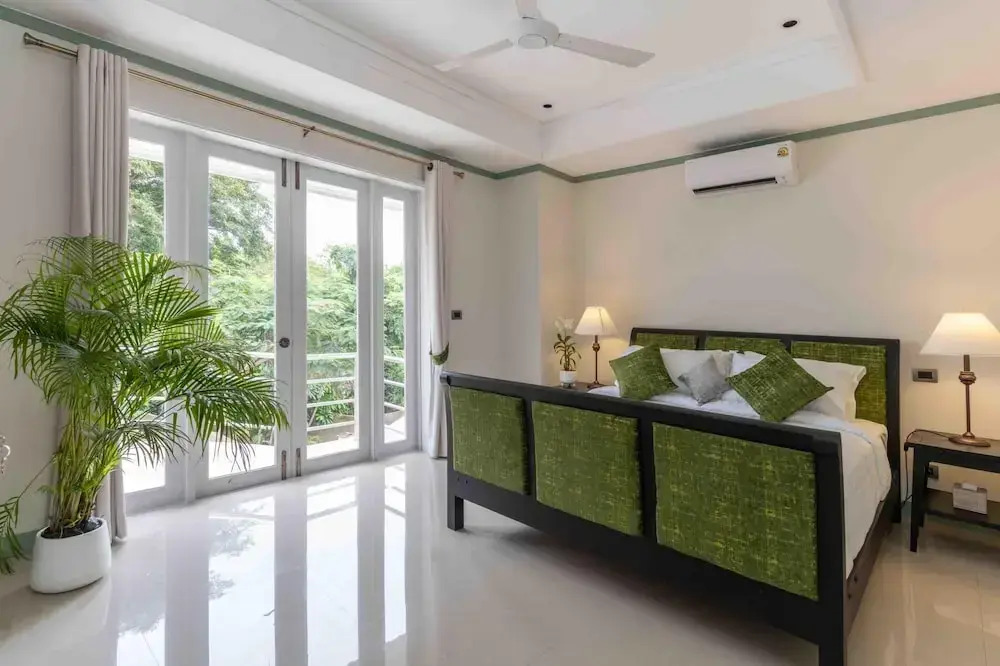 4 Bed Pool Villa Steps from the Beach - KBR34