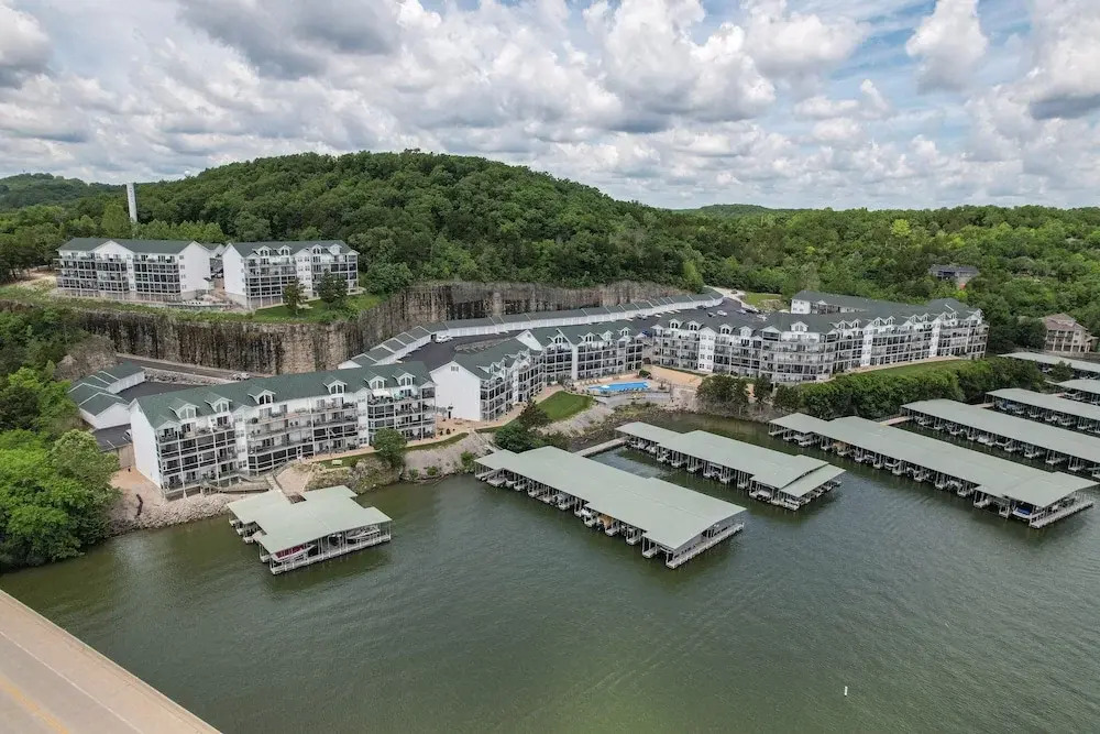 Steps to Water, Serene View, Updated Condo Family Fun w/ 3 Pools in Camdenton