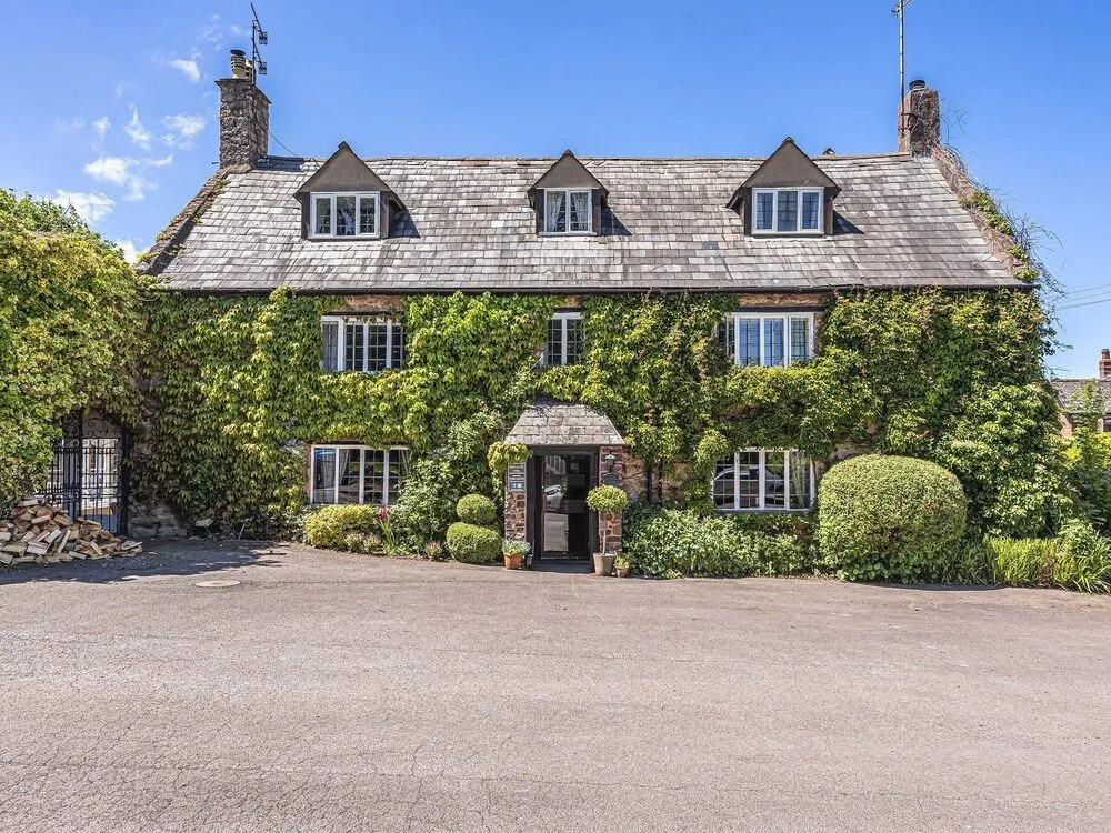 Dragon House Hotel