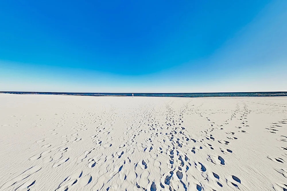 Oceanfront Paradise W/ 2 Pools & Beach Access 4 Bedroom Condo