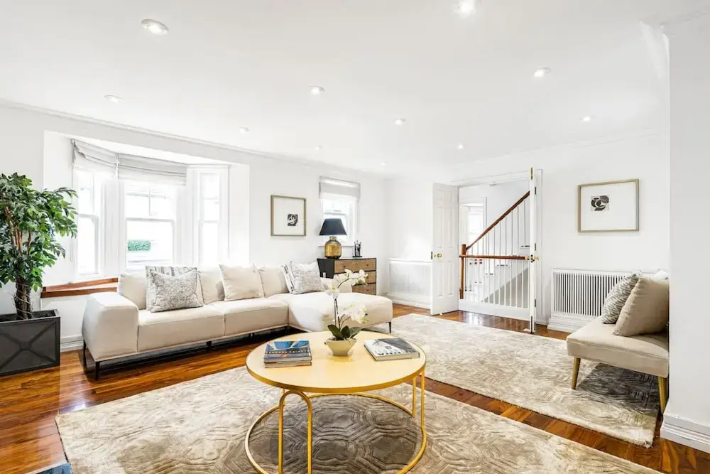4-bed House Next To Harrods Private Parking