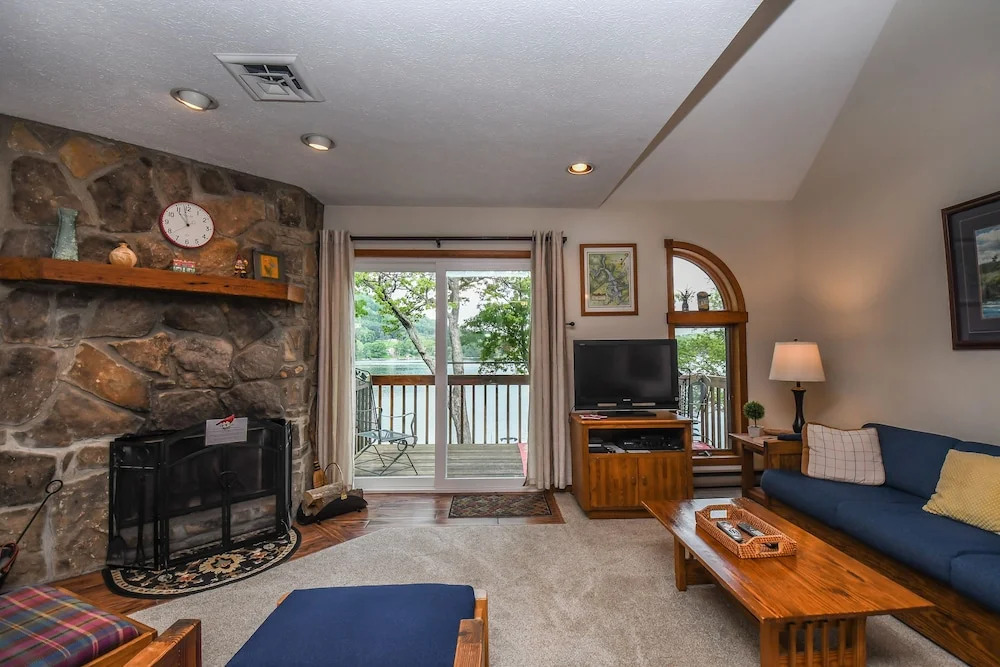 Hartwood Village 3 Bedroom Townhome #05