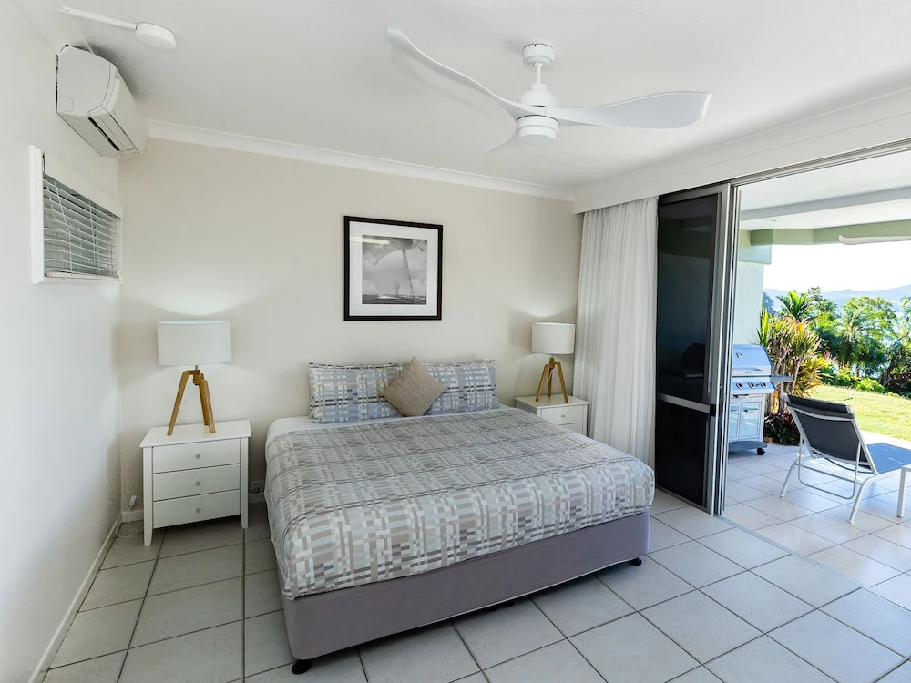 Lagoon Beachfront Lodge 005 on Hamilton Island by HamoRent