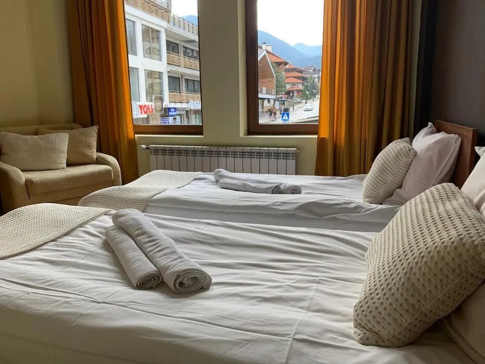 Room-granat Double Room 3- Next to Gondo