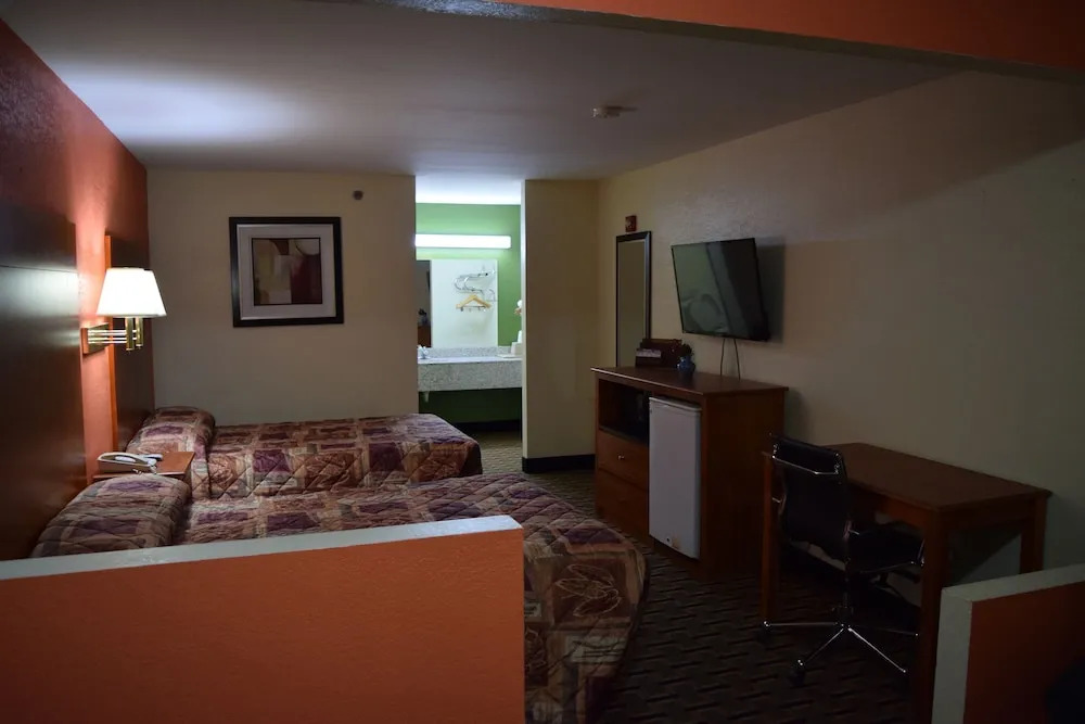 Royal Inn & Suites