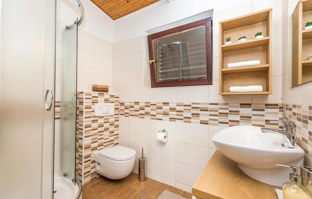 Gorgeous Home In Banjol