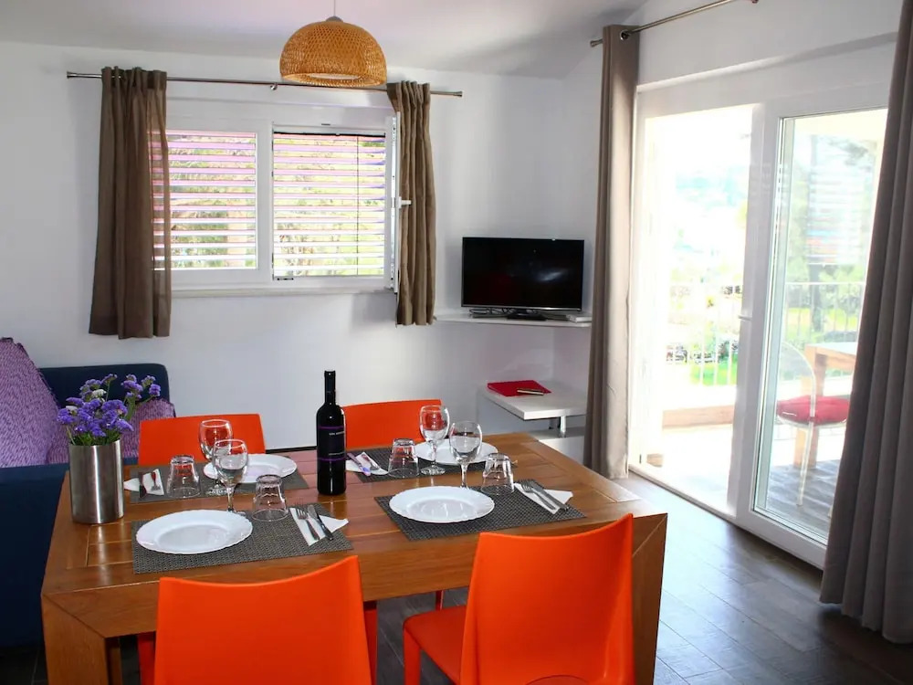 Comfortable Apartment With Roof Terrace and Sea View