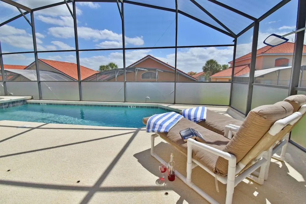 136CAR The Oasis 4 Br home by RedAwning